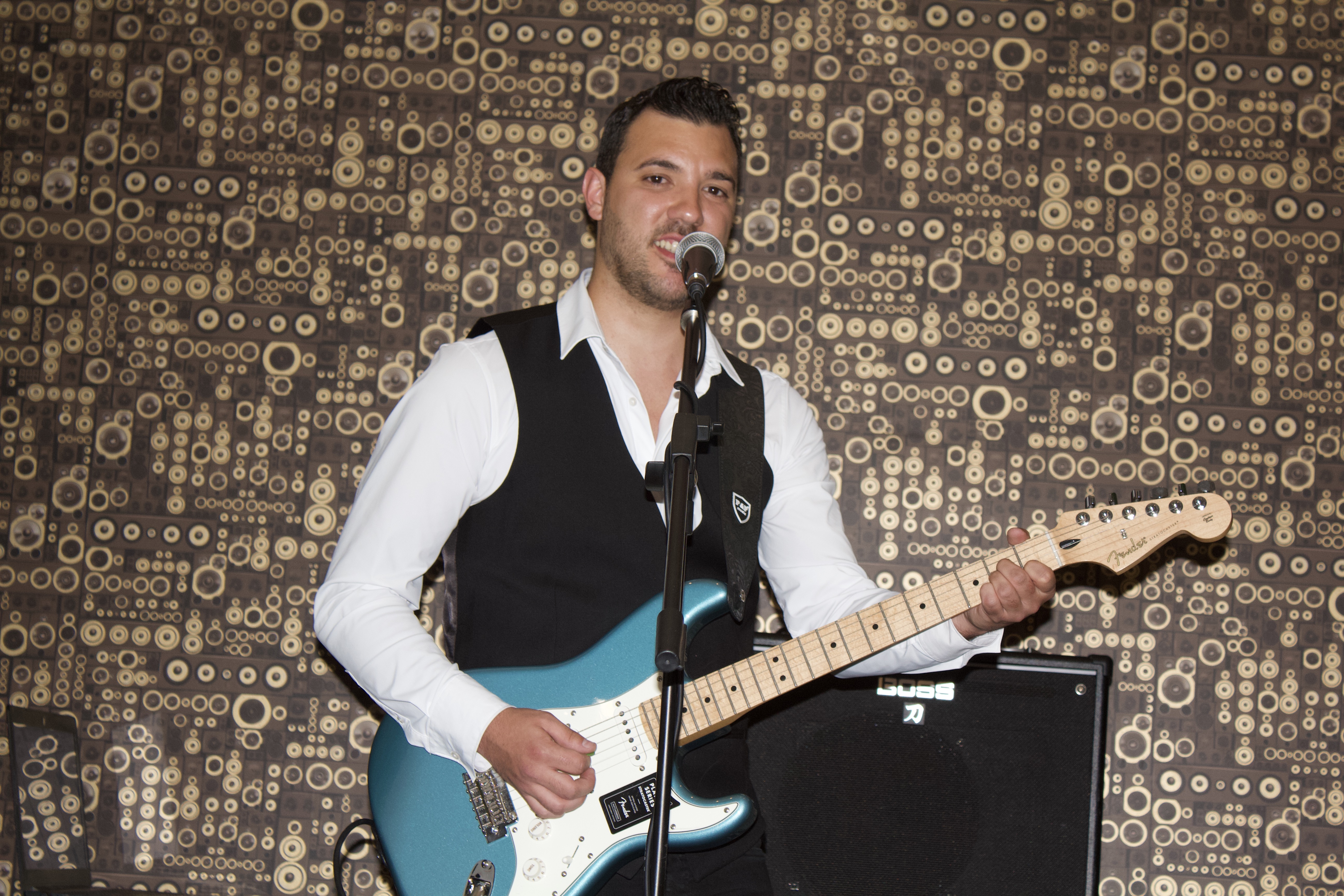 Jesús Alcañiz - Cantante Solista