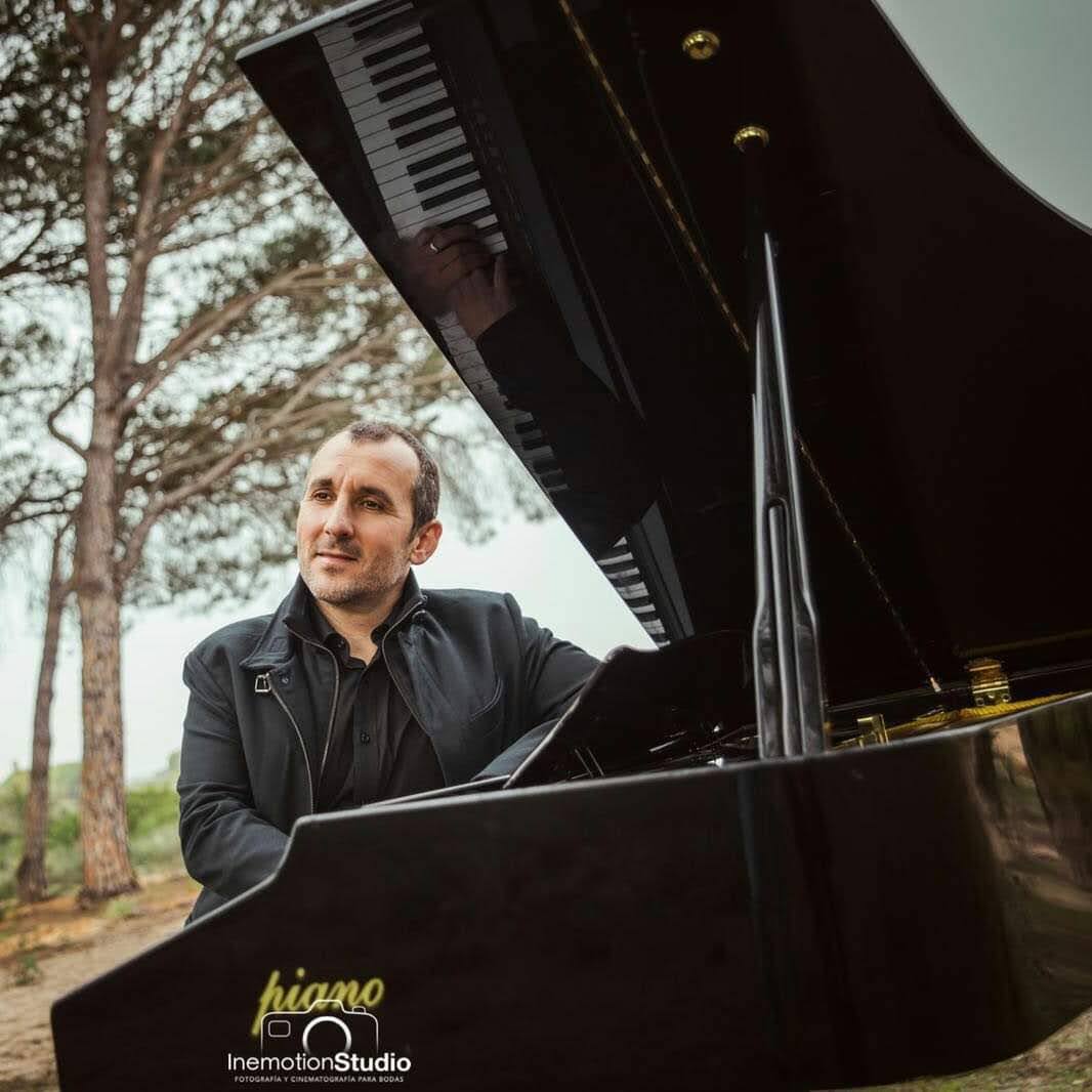 Piano Wedding by Manuel Butrón
