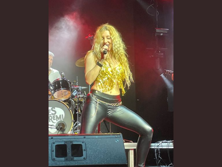 Tributo Shakira. Hits Don't Lie